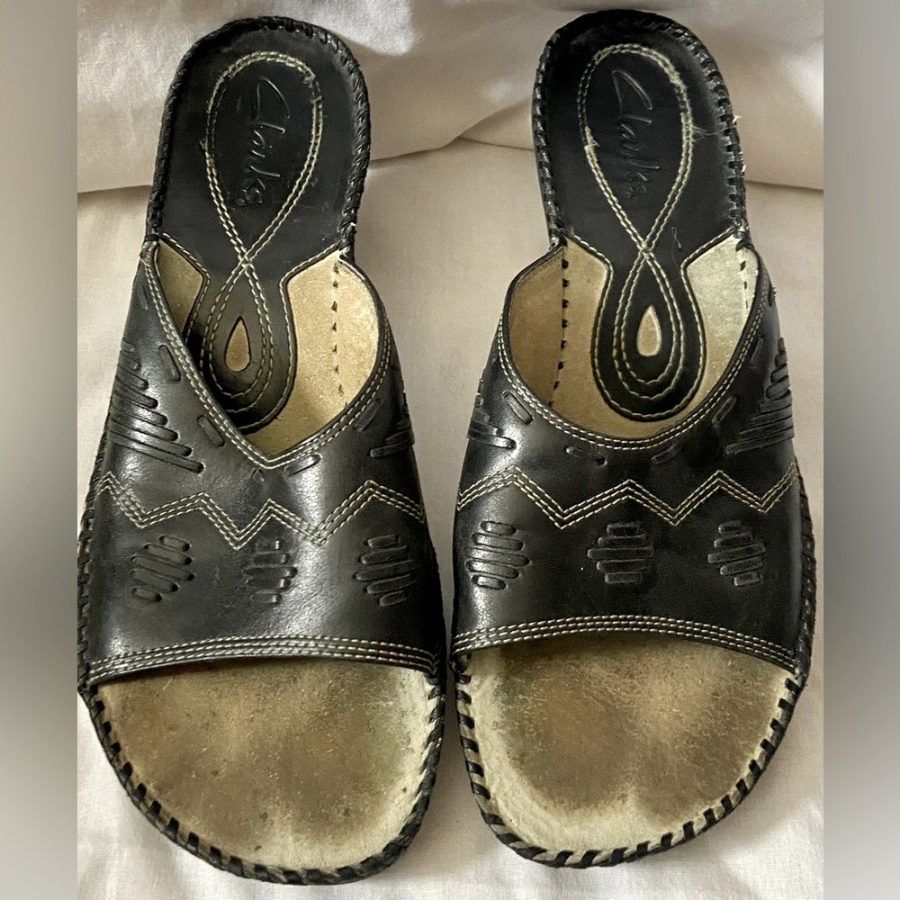 Women's Black Clarks Slide On Sandals With Kitten Heels Size 8M